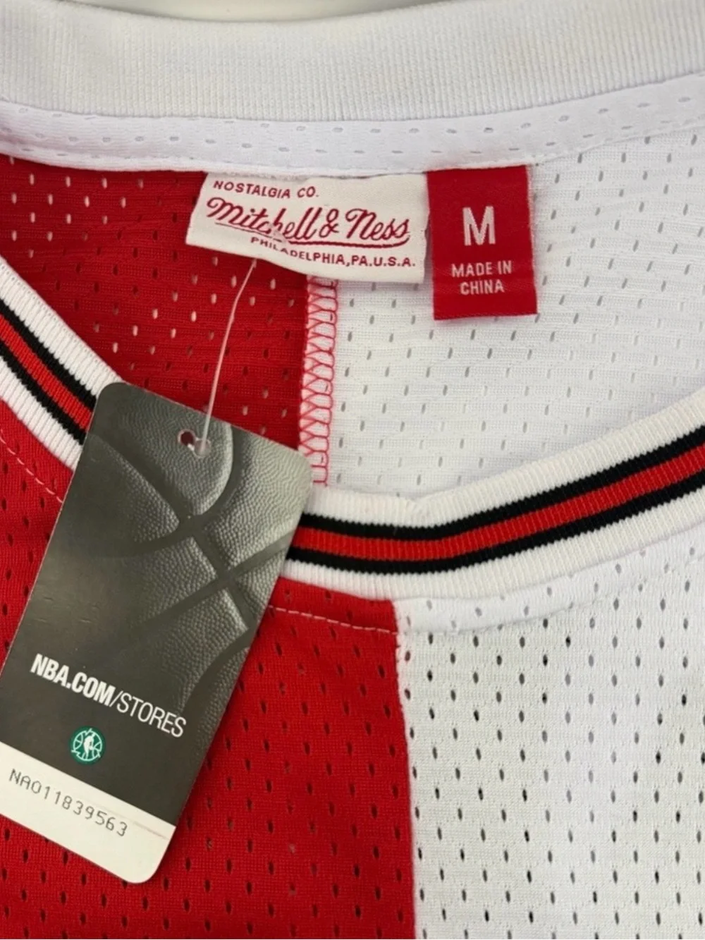 Mitchell & Ness Chicago Bulls Red White Split Michael Jordan #23 Jersey - Picture 4 of 6